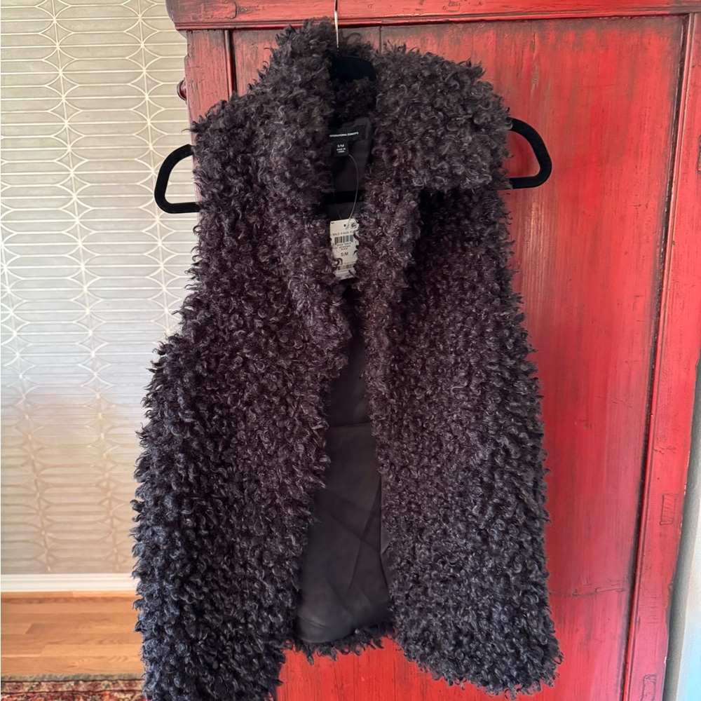 INC International Concepts Black Faux fir lined vest S/M NWT